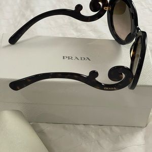 Prada designer sunglasses, Color:tortoise